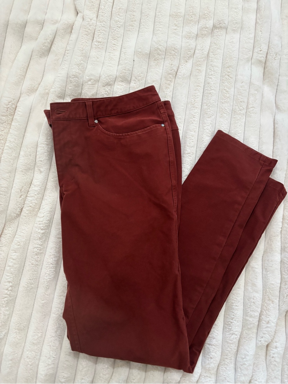 Men's Lululemon Classic Slim Fit Pants in Burgundy